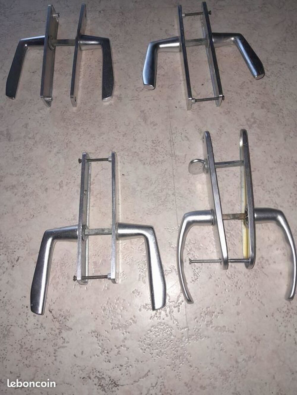 ensemble 4 poign&eacute;es Bricolage