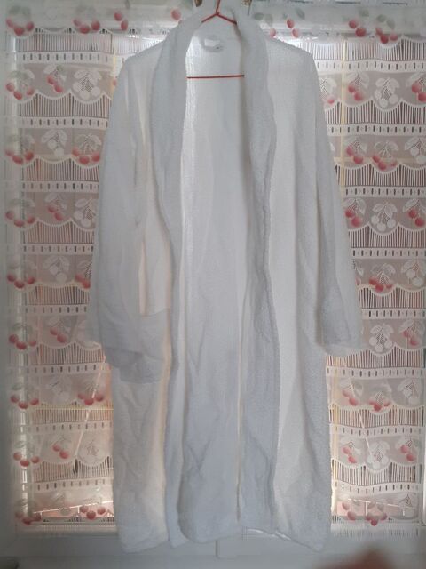 Peignoir blanc taille unique bien épais
16 Bezons (95)