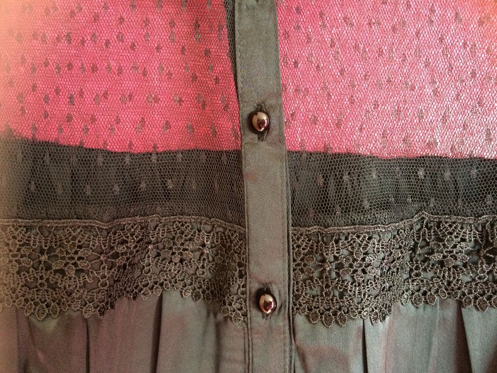 Splendide chemisier noir en satin, plumetis &amp; dentelles NEUF Vtements