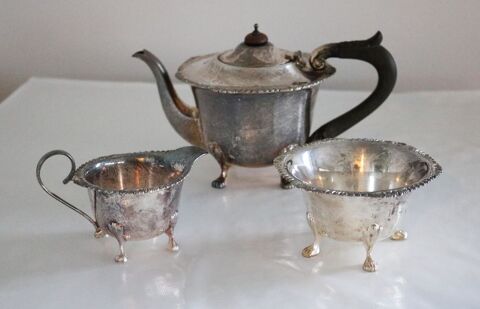 Service à thé 3 pièces métal argenté XIXe 80 Fillinges (74)