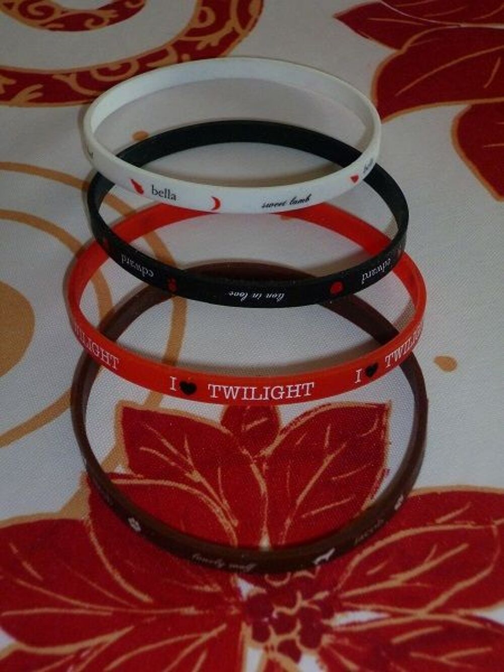 Lot bracelet Twilight edward bella jacob film cin&eacute; Bijoux et montres