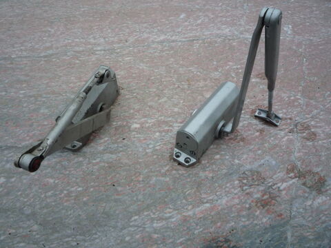 Ferme porte/groom de porte/frein de porte
15 Castres (81)