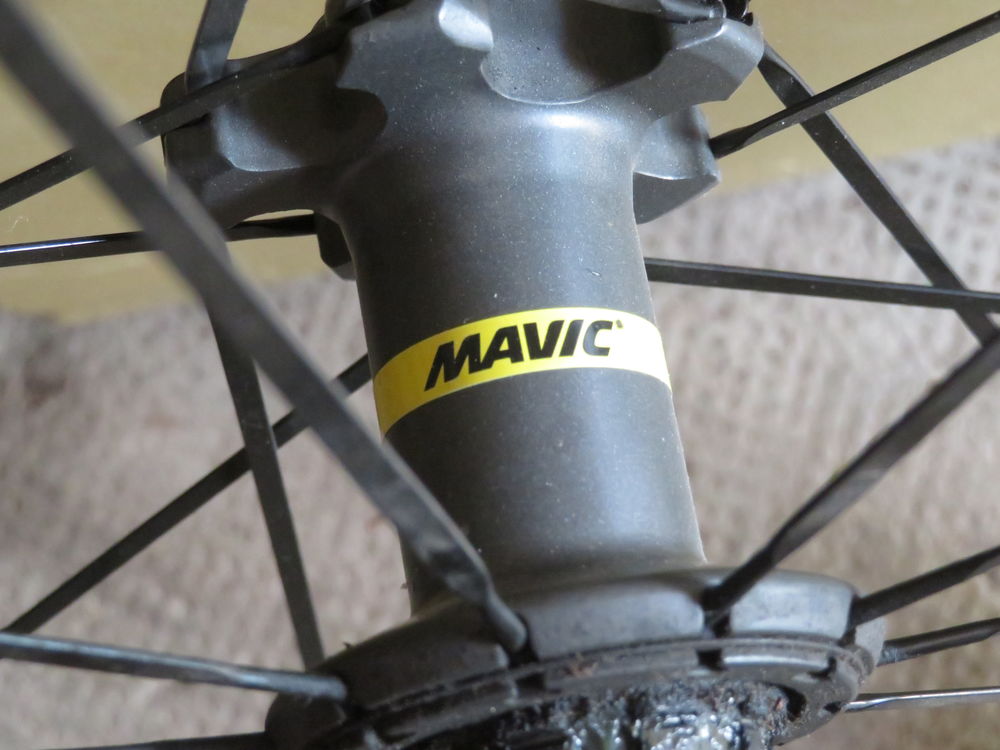 Stop affaire, magnifique roue Mavic Ksyrium Elite Ust. Vélos
