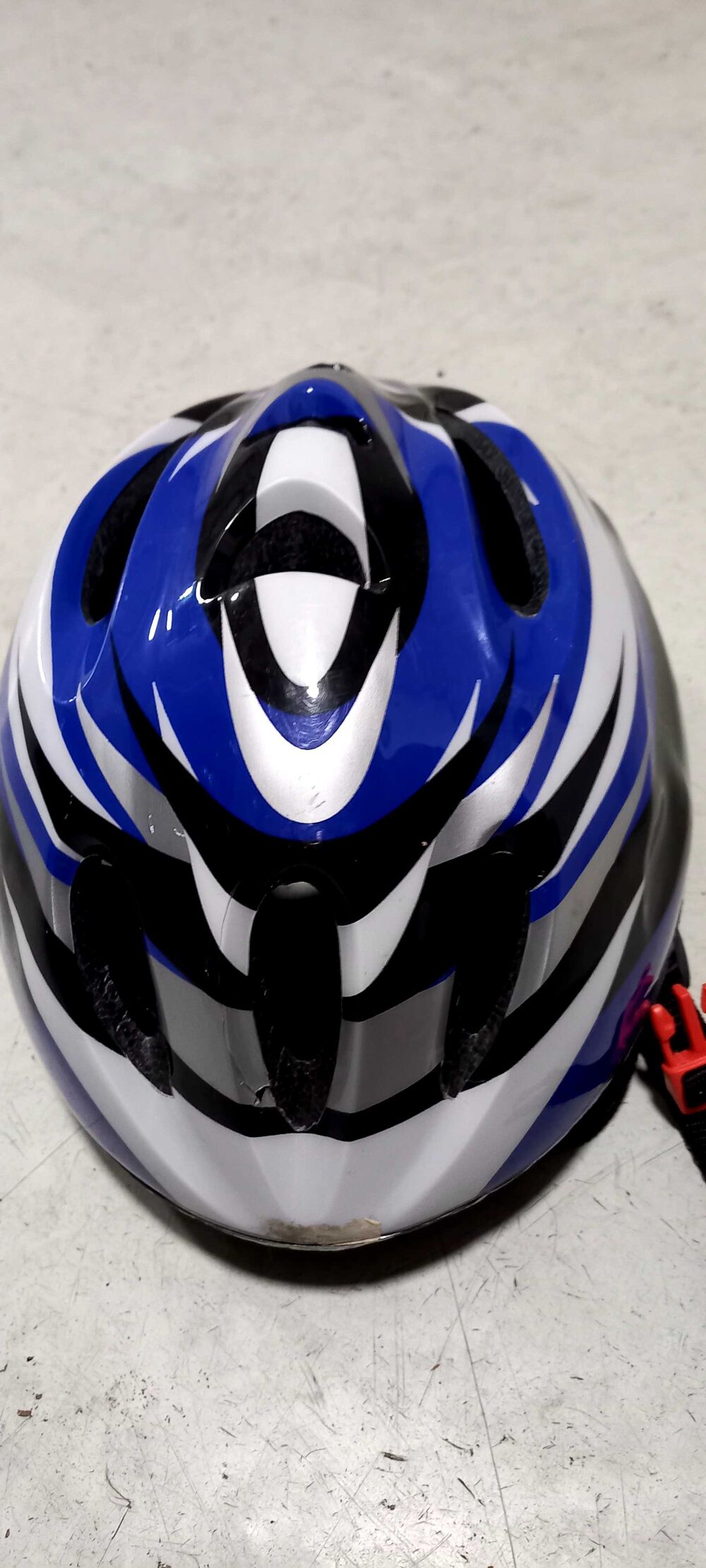 vendre plusieurs casque &agrave; v&eacute;lo pour enfant. 4  l'unit&eacute;. tr&egrave;s bonne &eacute;tat Sports