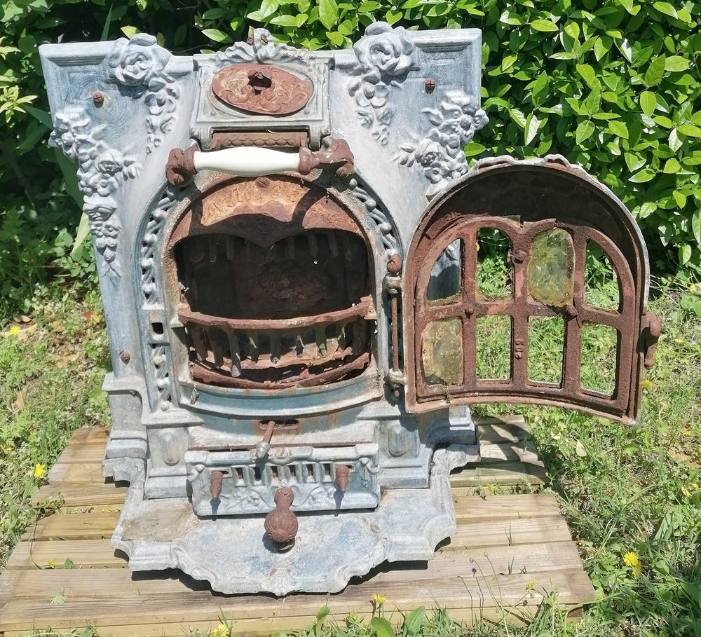 Po&ecirc;le &agrave; charbon en fonte &eacute;maill&eacute;e Style salamandre Décoration