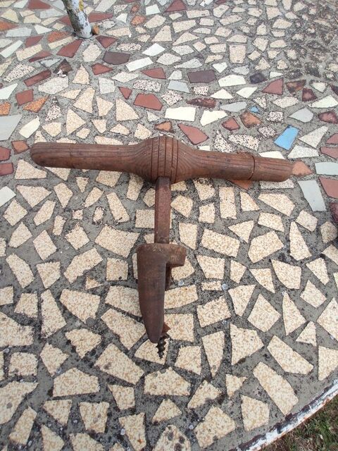 Outil ancien 25 Soullans (85)