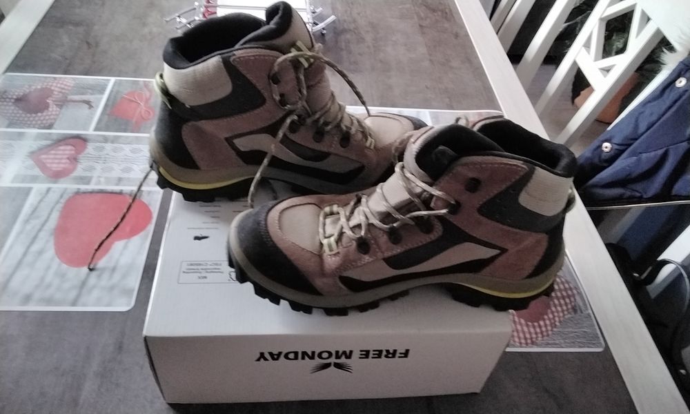Chaussures de randonn&eacute;e Chaussures