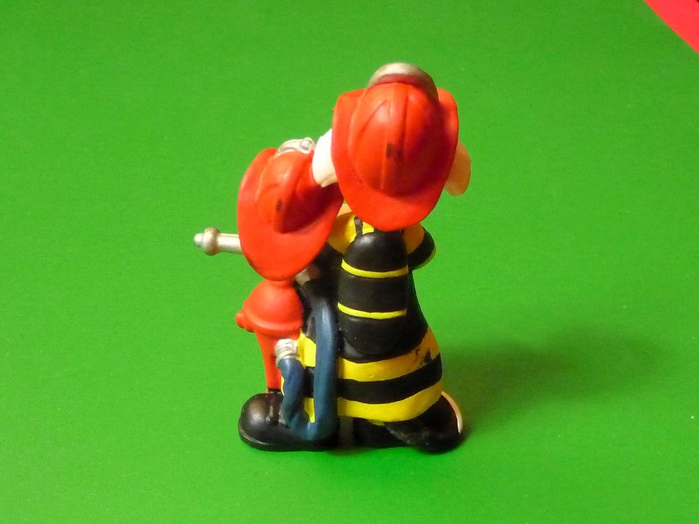 Figurine Titi et Grosminet en Tenue de Sapeurs Pompiers Jeux / jouets