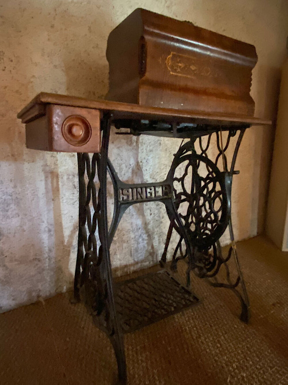 Machine &agrave; coudre Singer ancienne pour la d&eacute;coration Meubles