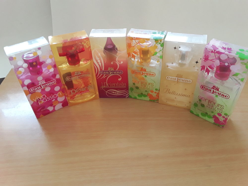 Flacon de parfum vide avec leur emballage 