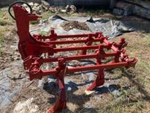   charrue de labour hydraulique et extensible  