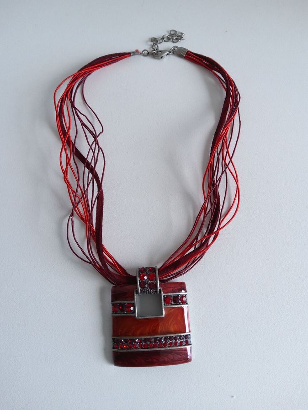 COLLIER fantaisie rouge Bijoux et montres