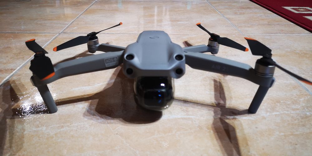 Drone DJI Air 2S Fly More Combo + iPad Air 2 Jeux / jouets