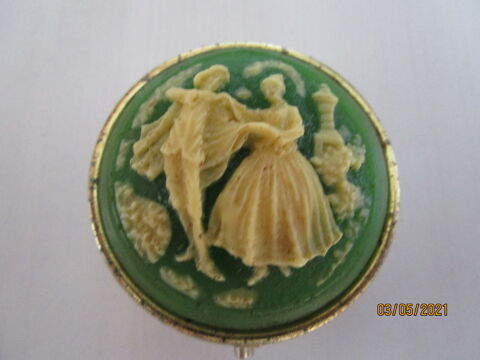 petit pilulier avec CAMEE en m�tal dor� 8 Chanteloup-en-Brie (77)