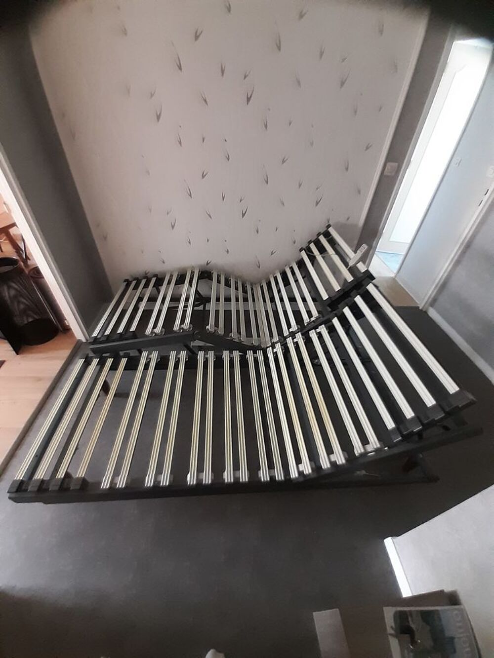 Lot de 2 sommiers &agrave; lattes Bultex dont un &eacute;lectrique Meubles