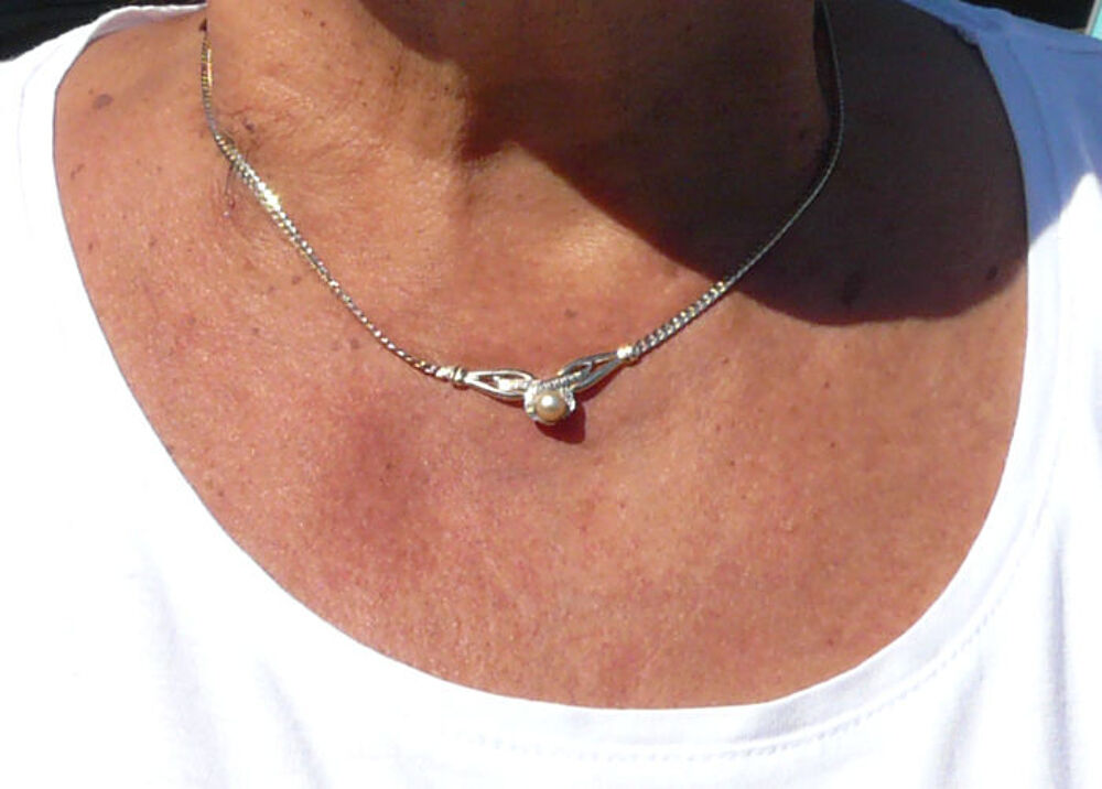 Collier ras-de-cou &eacute;l&eacute;gant argent&eacute; orn&eacute; de brillants + Perle Bijoux et montres