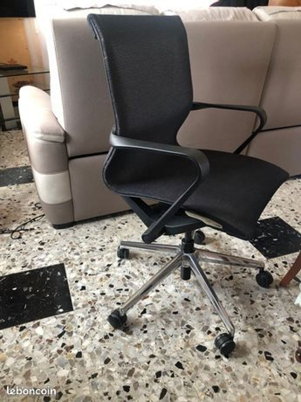 Si&egrave;ge de bureau ergonomique pivotant - Id&eacute;al t&eacute;l&eacute;travail Meubles