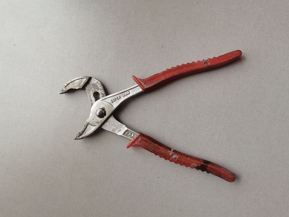 Pince multiprise Bricolage