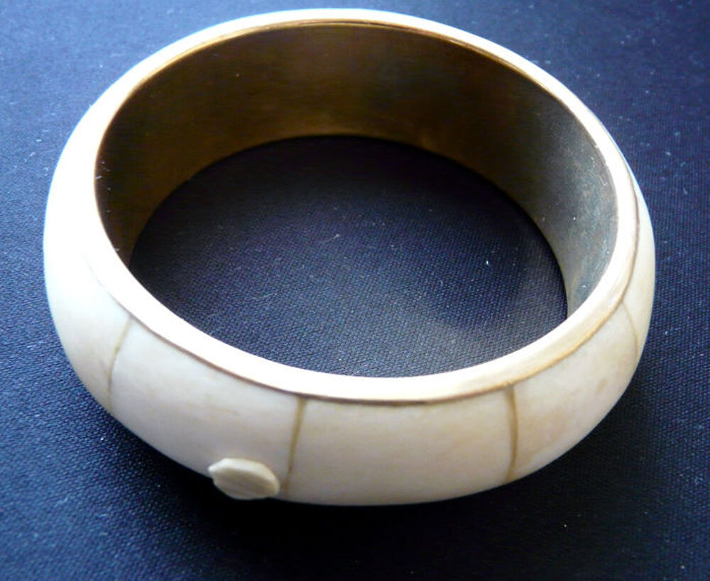 Bracelet couleur Ivoire en Os ou mati&egrave;re Naturelle lourd et Bijoux et montres