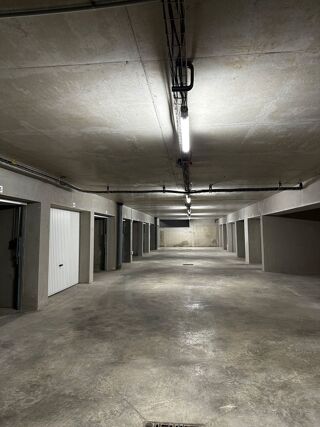  Parking / Garage � louer 16 m� Valence