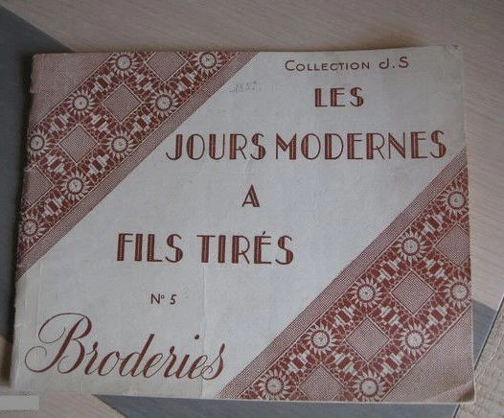 Les jours modernes a fils tires n&deg;5 broderies Livres et BD