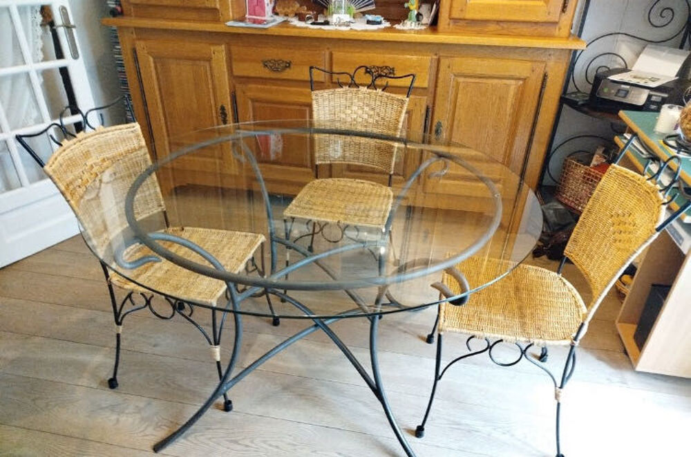 Table et 6 chaises Meubles