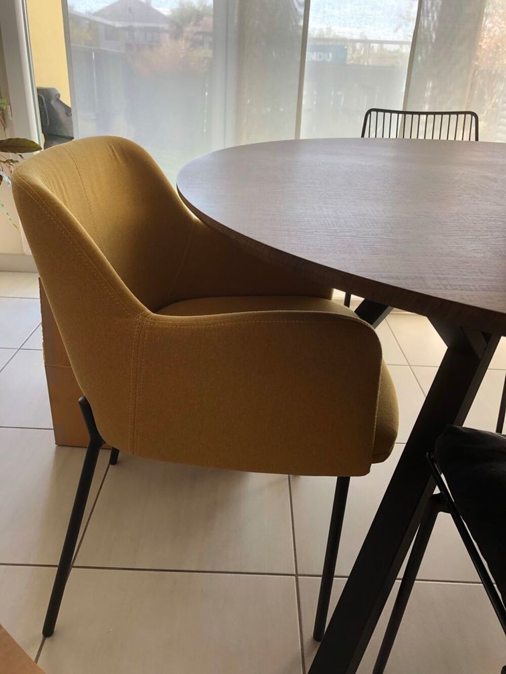 table ronde diam&egrave;tre 120 cm Meubles