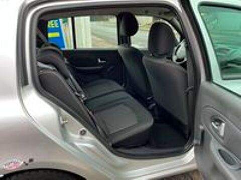 Clio II Clio 1.2 16v 75 eco2 Campus.Com 2011 occasion 42700 Firminy