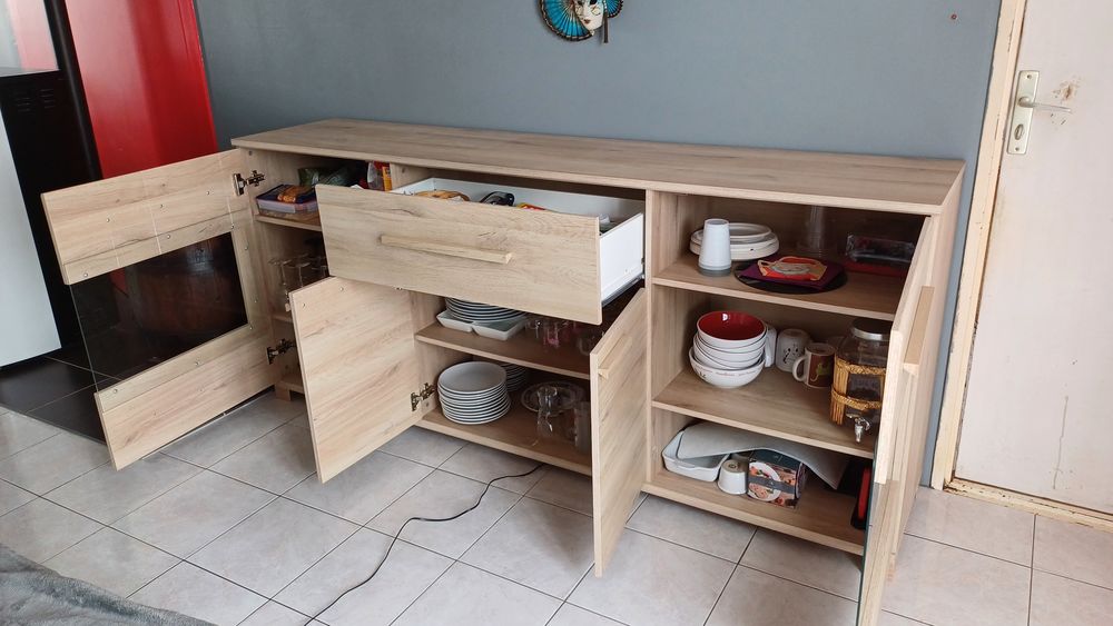 Table et meuble de salle &agrave; manger, Meubles