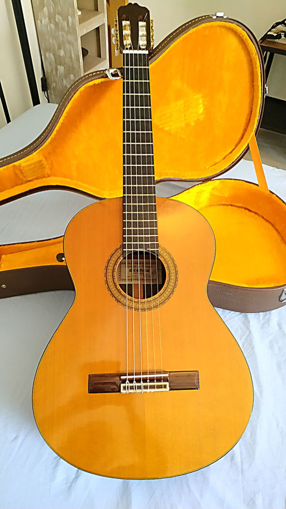 Guitare espagnol M110 (1981) Guitarras de Artesiania CUENCA. Instruments de musique