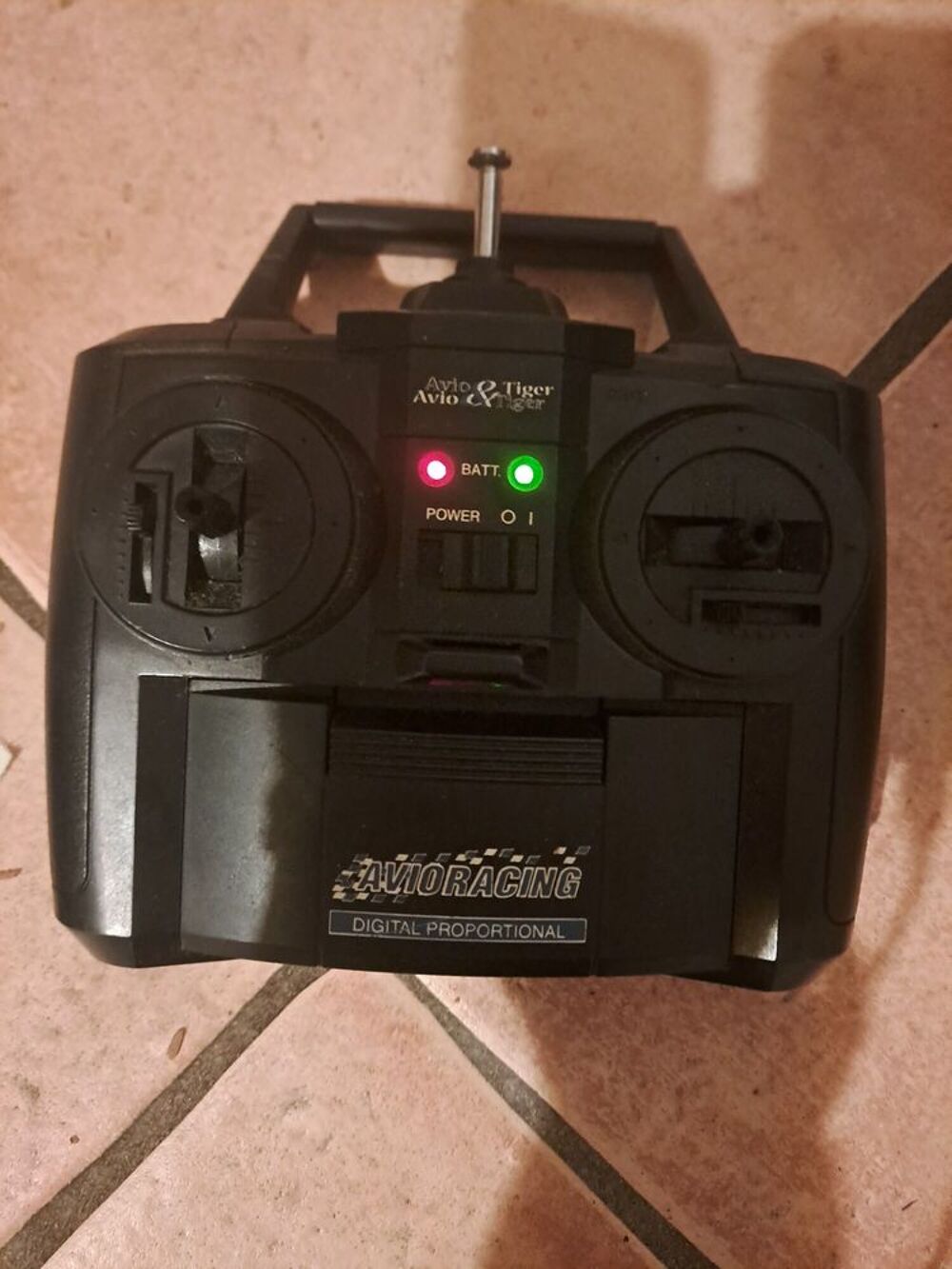 2 telecommandes a 40 euros les deux pour modelisme Jeux / jouets