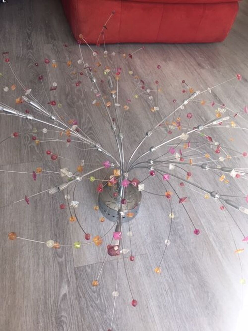 Plafonnier branches argent et perles multicolores Décoration