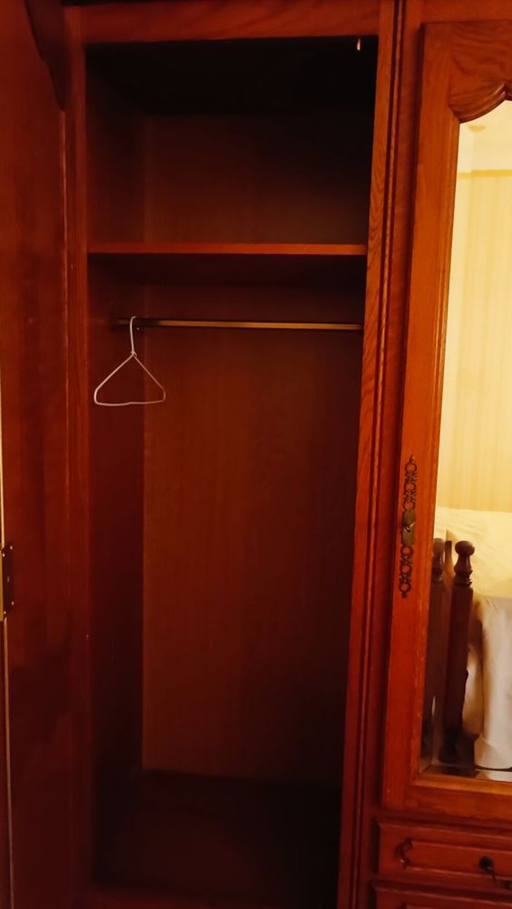chambre en ch&ecirc;ne tr&egrave;s bon &eacute;ta Meubles