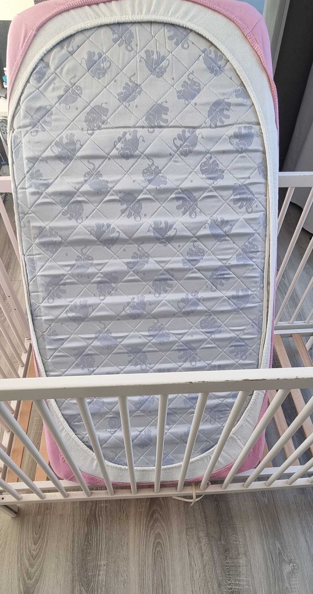 Lit &agrave; barreaux pour enfant 0 &agrave; 3 ans
Dim : 60/120 cm Meubles