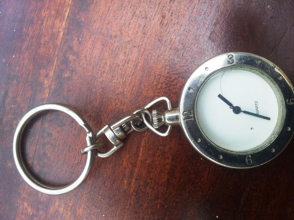 originale montre en acier Bijoux et montres