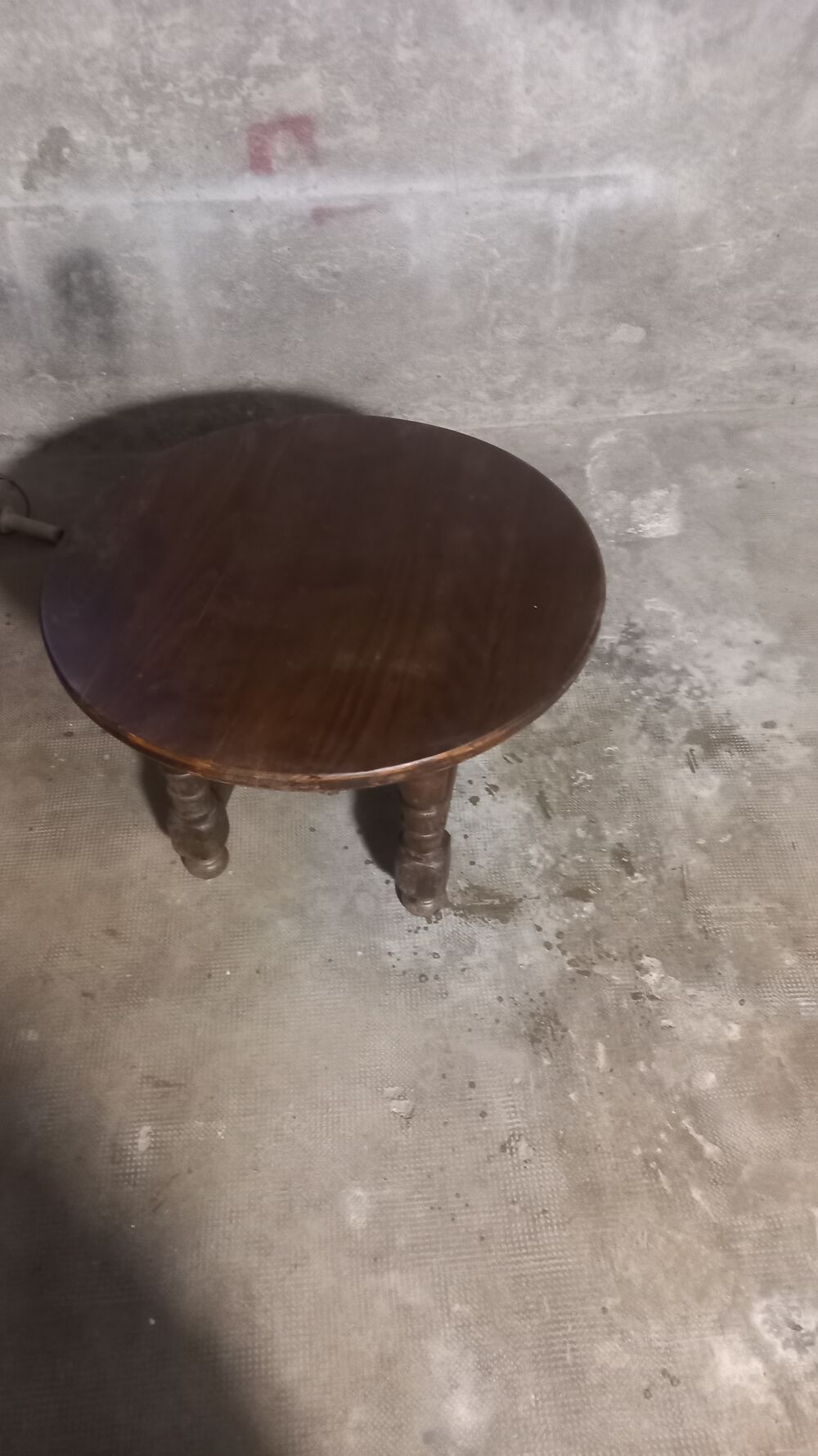 Table basse tr&eacute;s solide H47 diam 70cm Meubles