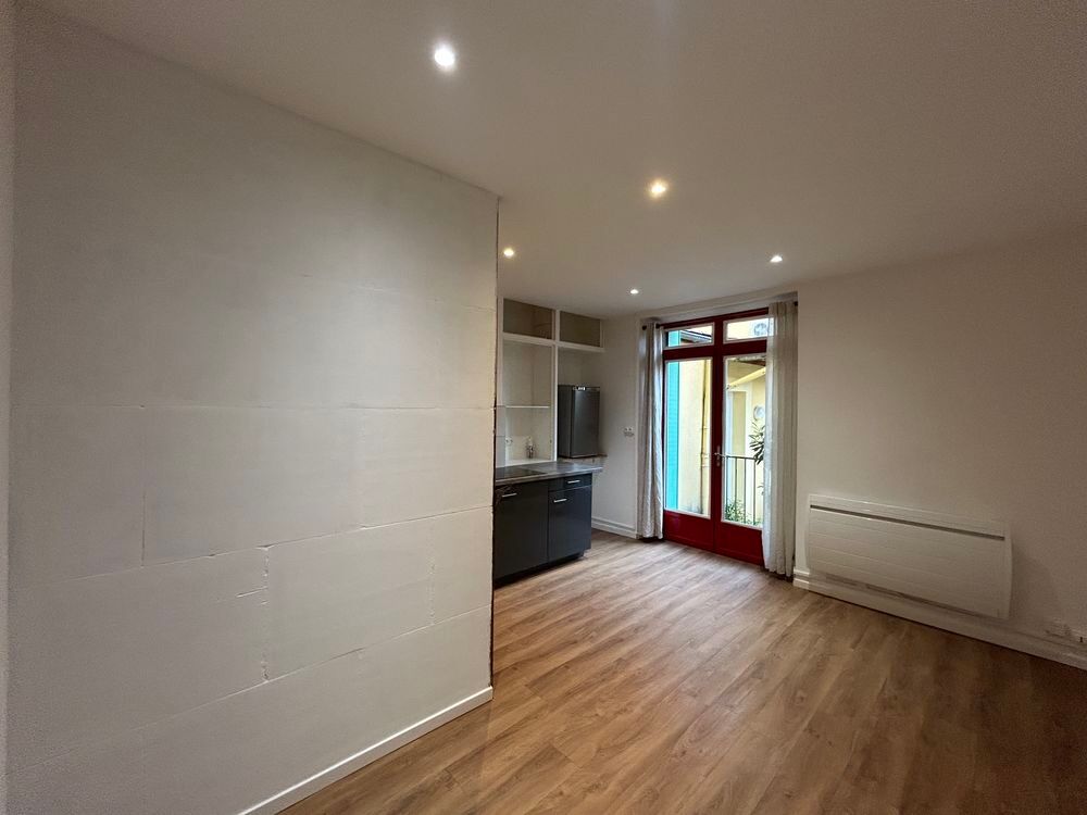 Location Appartement Europole, joli studio en rdc donnant sur cour, avec terrasse Grenoble