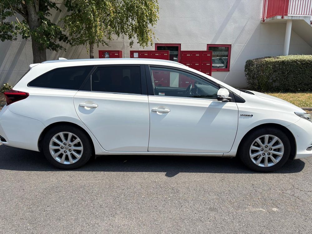 Auris Touring Sports Hybride 136h Executive 2017 occasion 95610 &Eacute;ragny