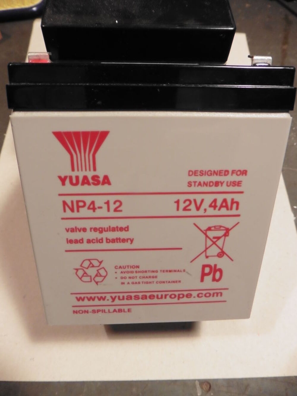 Batterie YUASA de type NP4-12 Bricolage