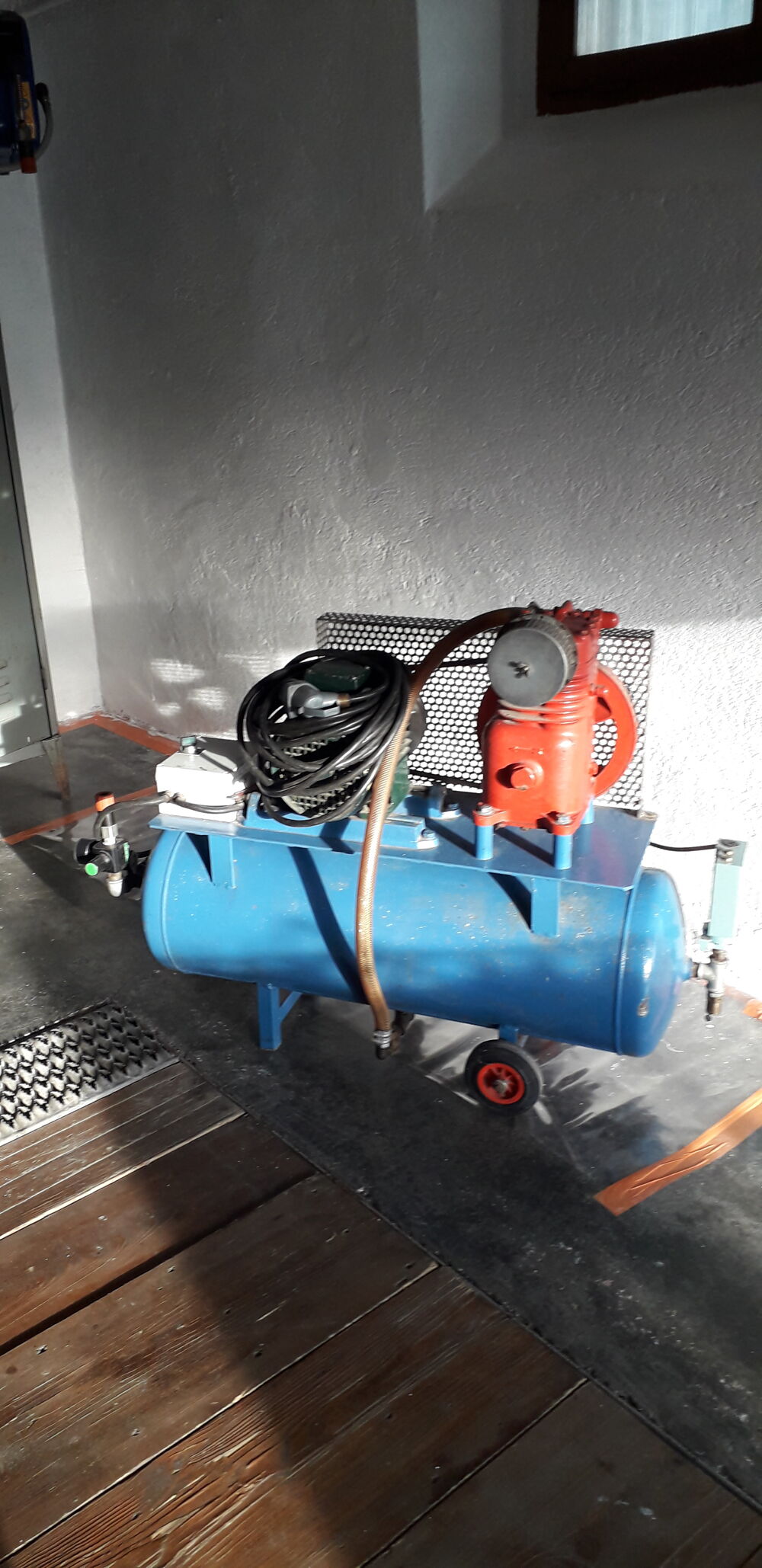 compresseur d'air en tri, 380v cuve de 60 litres. Bricolage