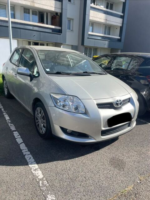 Toyota auris 126 D-4D Lin&eacute;a Luna