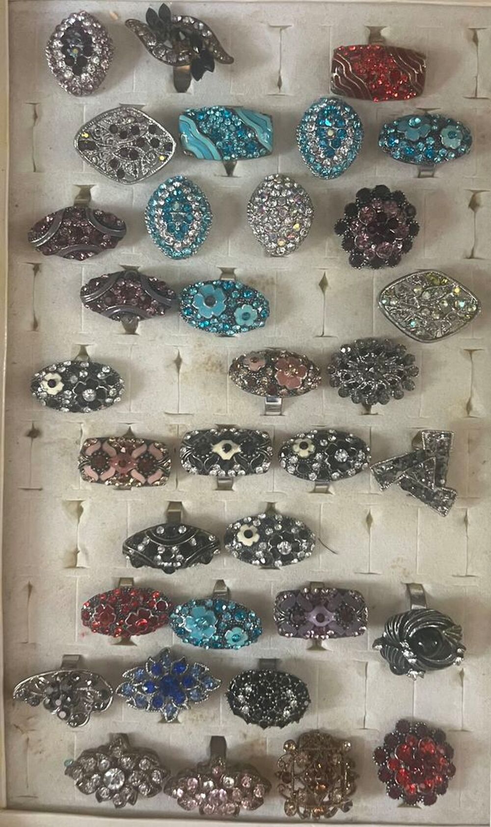 lot de 126 bagues r&eacute;glables Bijoux et montres