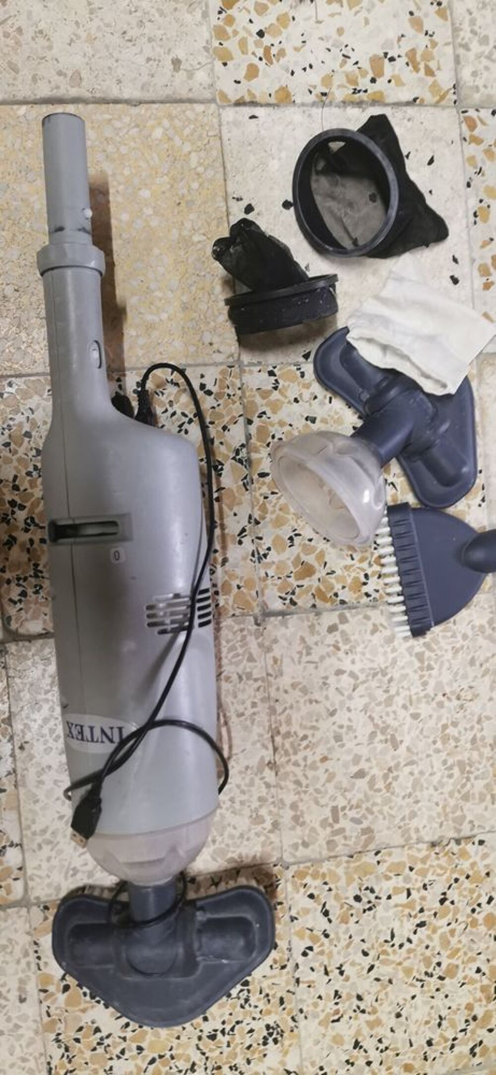 Aspirateur de piscine intex Jardin