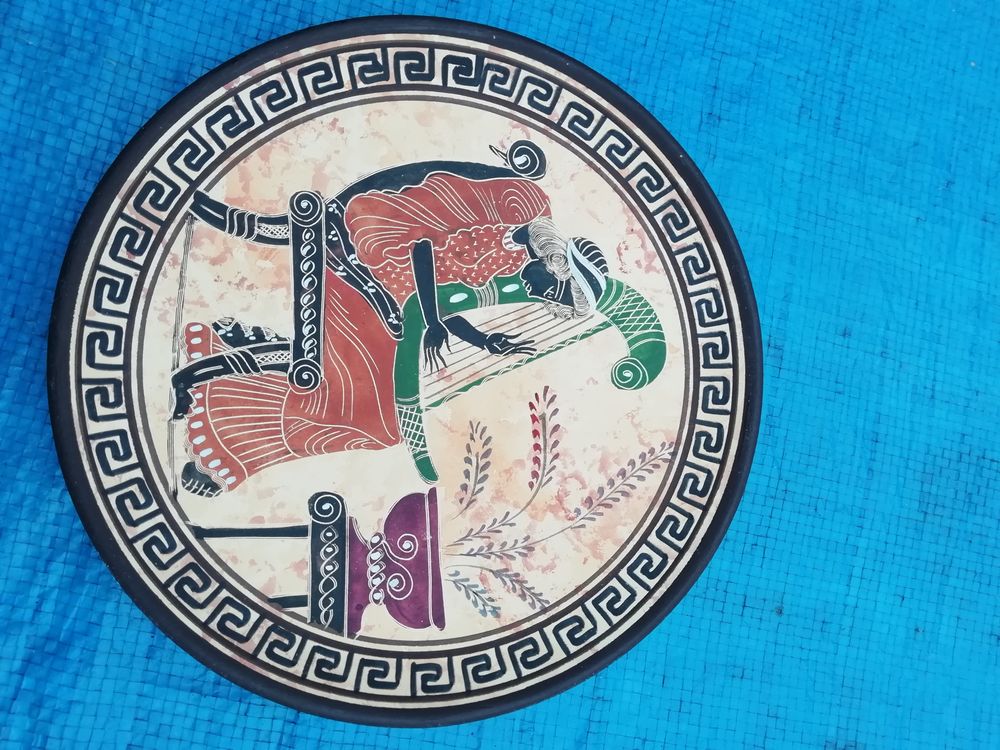 Assiette origine Gr&egrave;ce d&eacute;cors d&eacute;esse jouant de la lyre Décoration