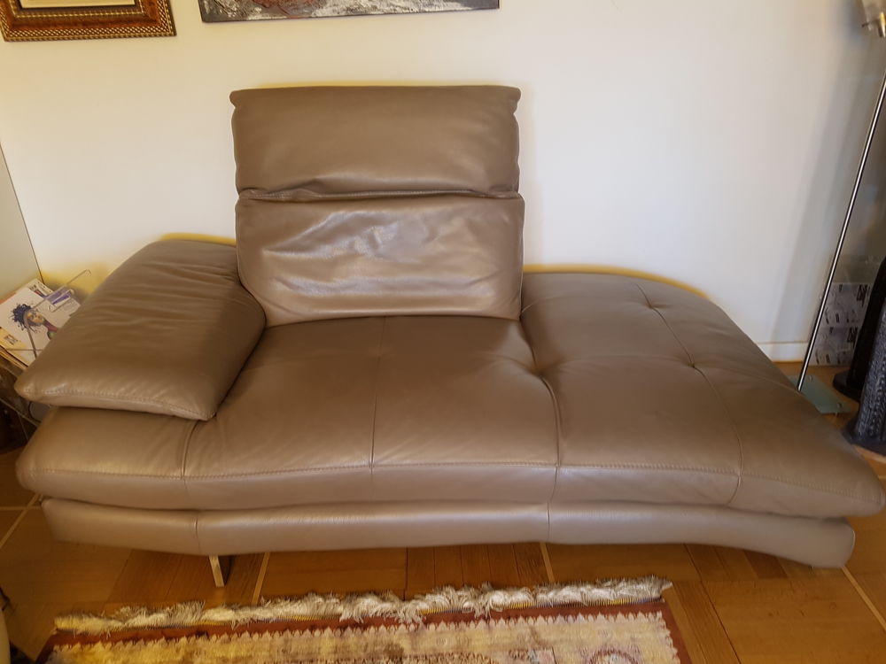 dormeuse en cuir couleur taupe Meubles