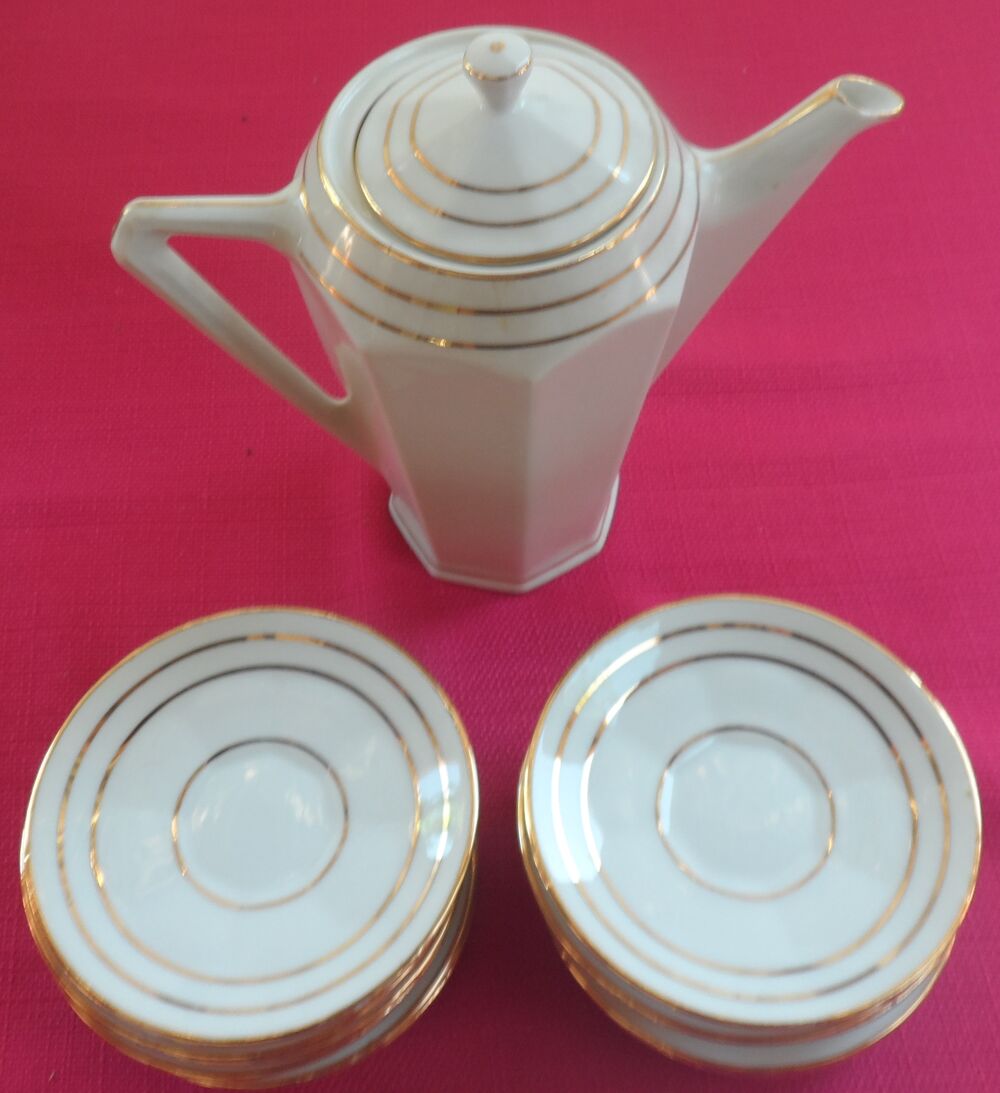 1 cafeti&egrave;re et 12 sous-coupes neuves de belle qualit&eacute;
Cuisine