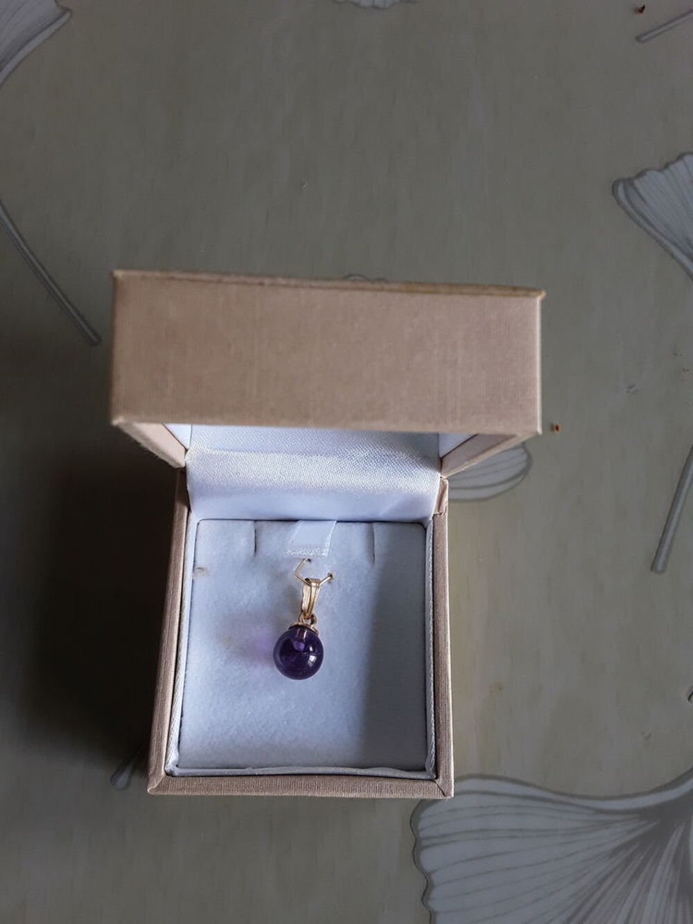 Pendentif perle violette Bijoux et montres