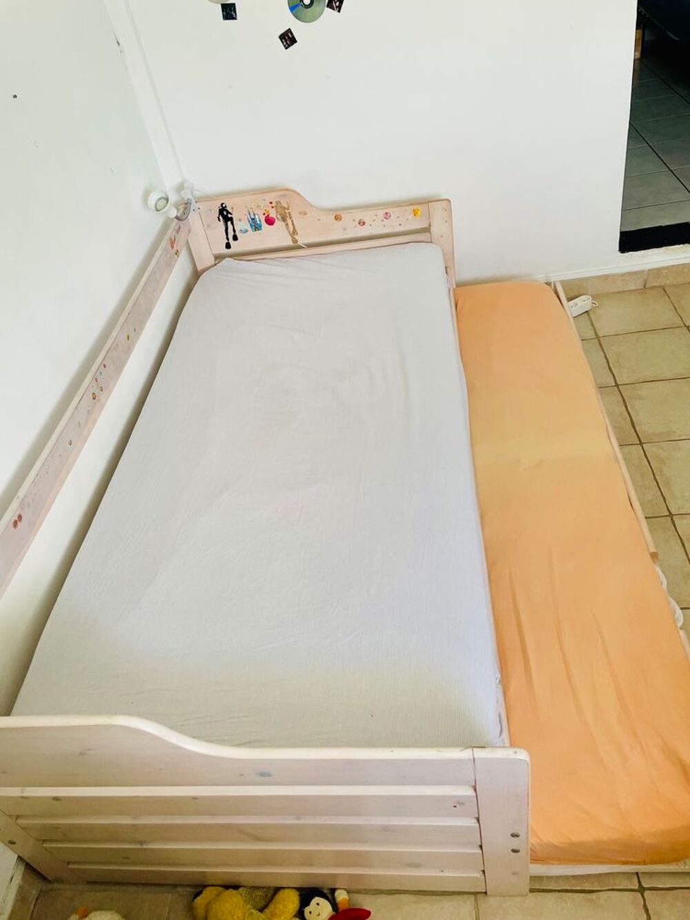 un lit &agrave; tiroir : deux couchages ! Meubles