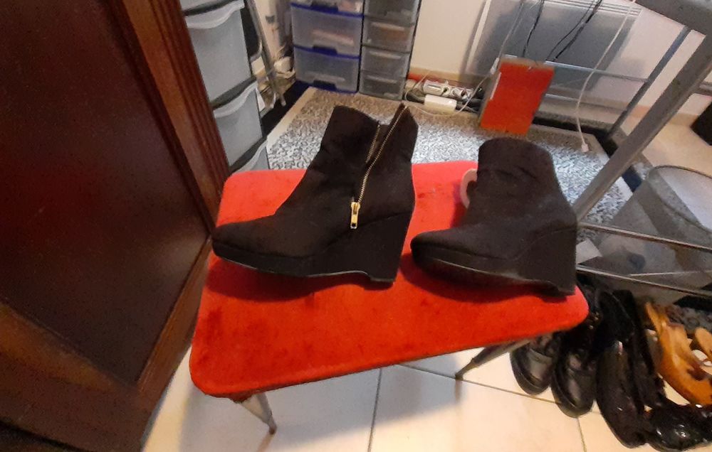 lots chaussures femme styles divers ( 35 pieces environ ) Chaussures