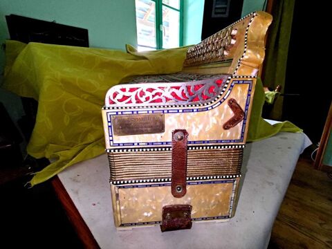 Accord�on Marconetti Francesco Vercelli 130 Jumilhac-le-Grand (24)